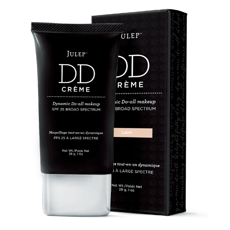 最近美國化妝品牌JULEP推出DD霜，主打比BB霜質地水潤，皮膚乾燥的人也能直接使用，並擁有粉底的遮瑕效果、持久度，共四個膚色，並推出專用刷具搭配使用。圖／大美人