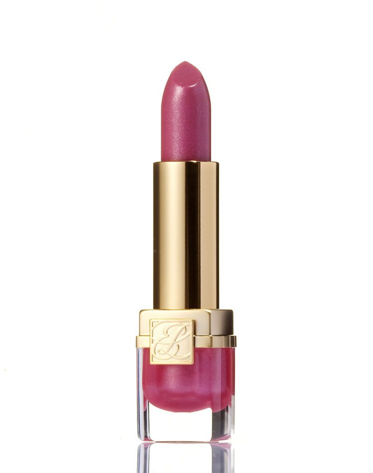 純色晶灩極炫色唇膏－－紫紅（#C5）。 圖／雅詩蘭黛提供