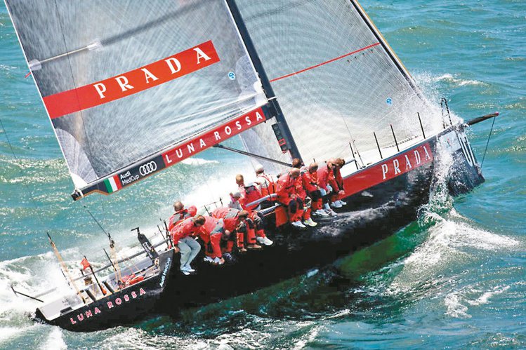 PRADA LUNA ROSSA多次挑戰極限帆船賽。圖／PRADA提供