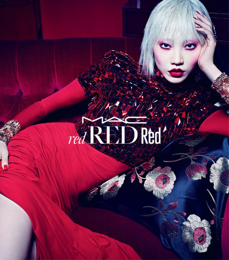 M.A.C 「Red Red Red」紅潮概念，除了一次羅列推薦品牌指標性的唇膏產品之外，也教大家如何打造時尚「紅潮妝容」！圖／M.A.C提供