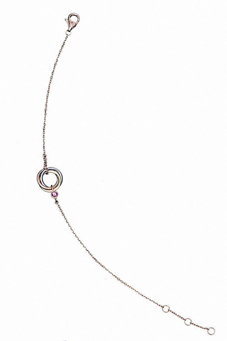 卡地亞Trinity手鍊，耶誕限量版，三色金鑲嵌1顆粉紅尖晶石，38,000元。圖／Cartier提供