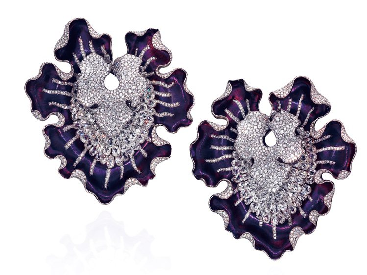 ANNA HU魔幻幽蘭耳環，鈦材質，鑲嵌2248顆鑽石共60.83克拉。圖／珠寶之星提供