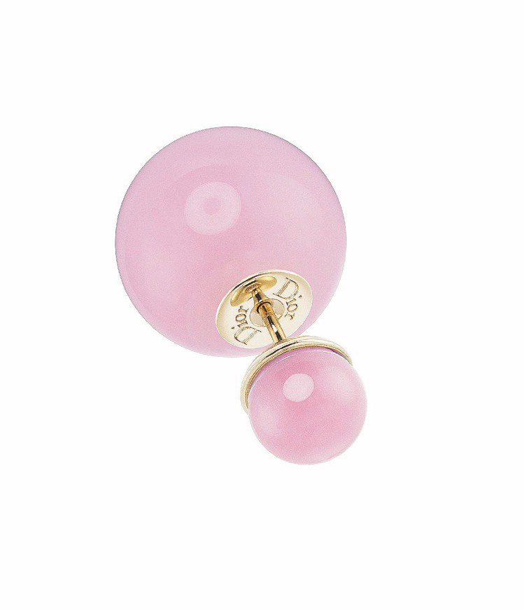 Miss en Dior 玻璃珍珠耳環，玫瑰粉色10,500元。圖／Dior提供