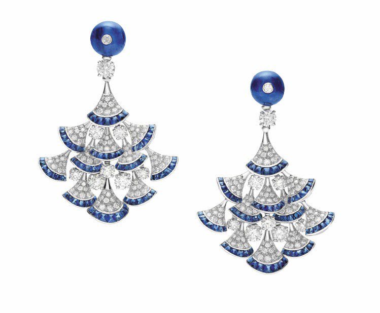 DIVA頂級珠寶耳環，18K白金鑲嵌藍寶石和鑽石，2顆藍寶石珠總重16.29克拉。圖／BVLGARI提供