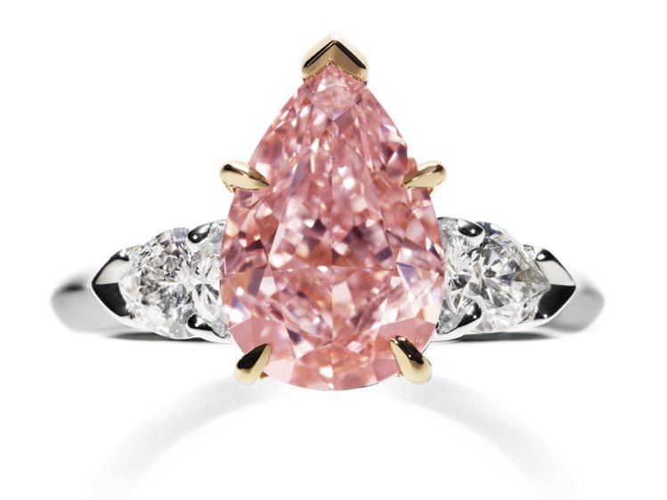 HARRY WINSTON，Important Pink Diamond Ring，罕見的粉鑽，經過嚴格的篩選標準，需要耗費長久的時間與耐心才能找到相當克拉數與色澤濃郁的粉紅色鑽石。圖／珠寶之星