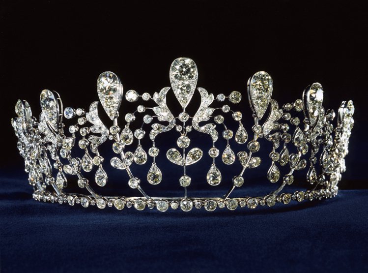 這款「波旁帕瑪皇冠」為1919年Doudeauville公爵夫人向C H A UME所訂製，作為送給愛女Edwige與波旁帕瑪王朝Sixte王子的結婚禮物。圖／珠寶之星