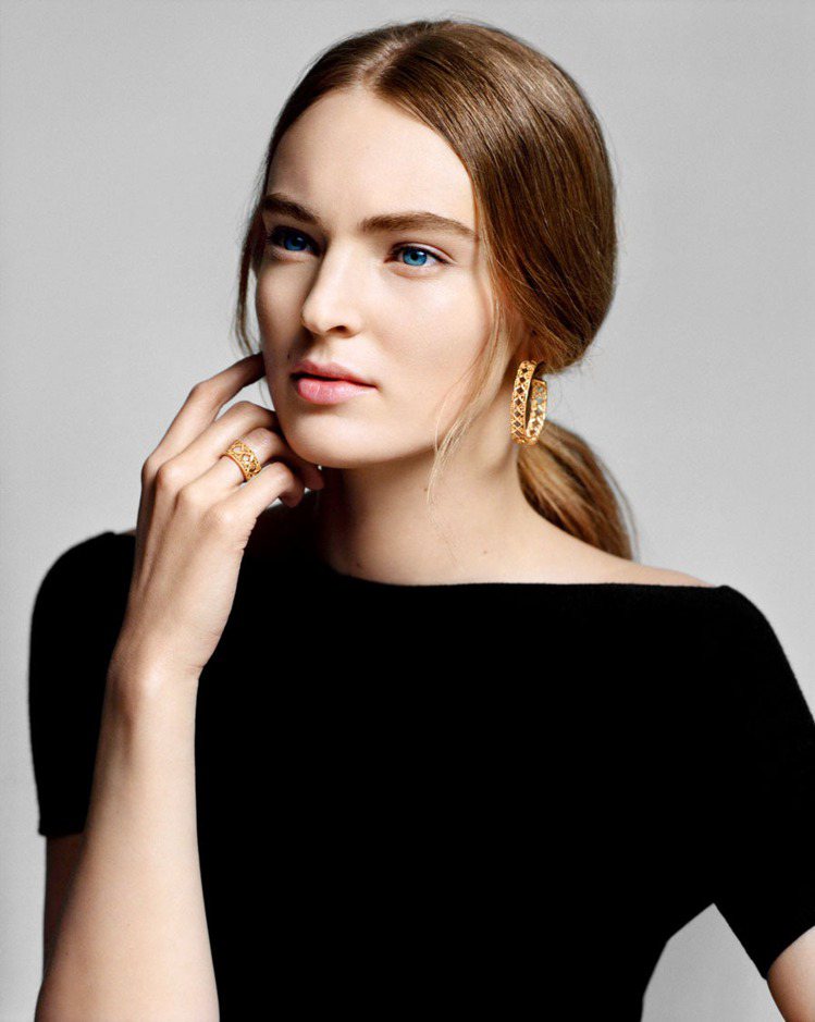 My Dior系列延伸出圈型耳環、項鍊等新作。圖／Dior提供