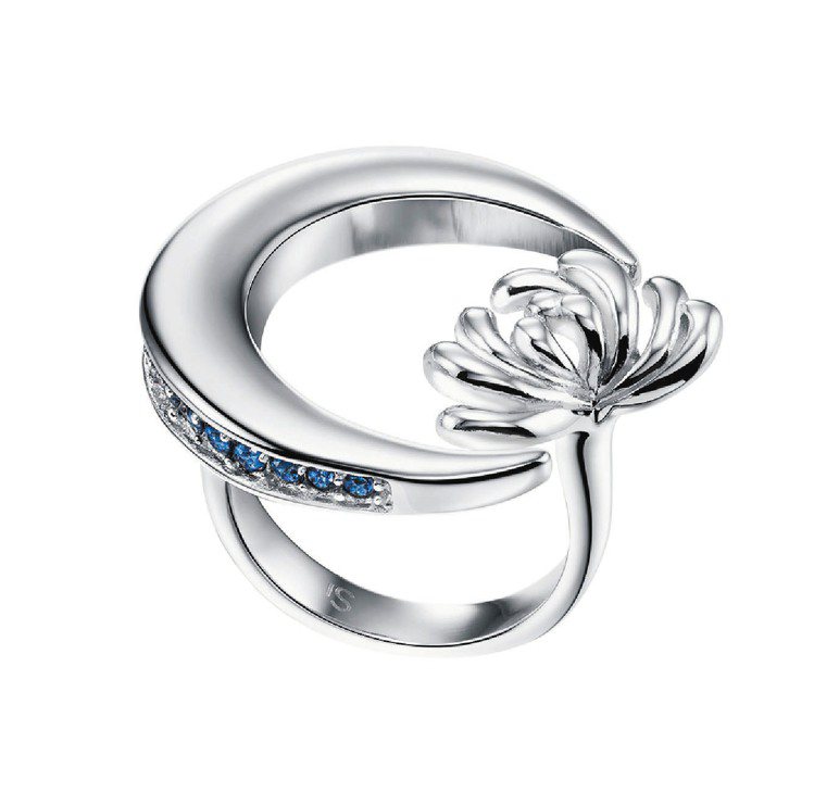 「彎月菊瀁」藍寶石戒指，不鏽鋼鑲嵌藍寶石，10,800元。圖／InSapphire提供