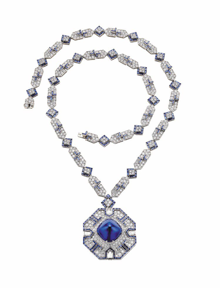 1972年伊麗莎白泰勒佩戴由李察波頓贈送的藍寶石項鍊。圖／BVLGARI提供