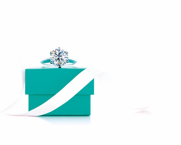 裝著Tiffany求婚鑽戒的粉藍盒子，是女人的夢想。圖／Tiffany提供
