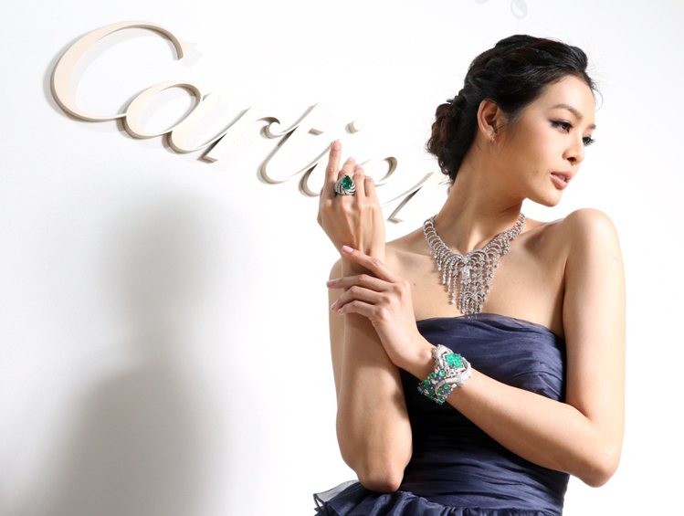 林嘉綺應邀展演卡地亞頂級珠寶系列，全身配戴的珠寶行頭超過一億台幣。記者陳立凱／攝影