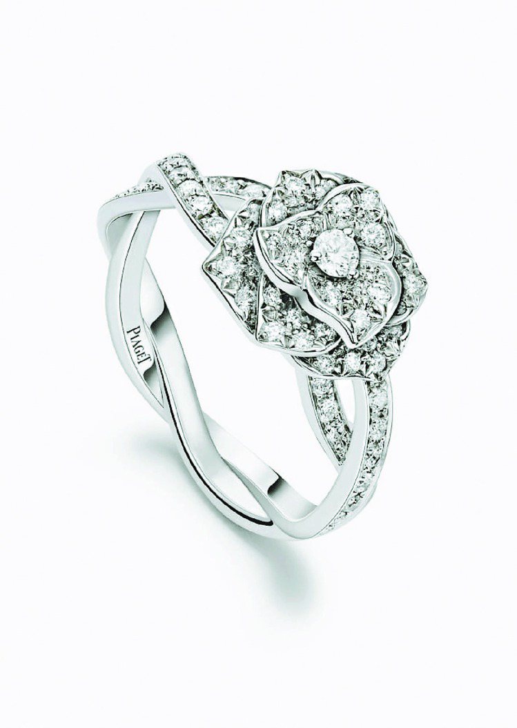 Piaget Rose指環，18K白金，鑲飾71顆圓形美鑽，建議售價23萬6,000元。圖／伯爵提供