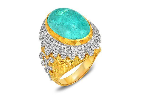 今年美國珠寶展上碧璽珠寶是焦點之一，圖為設計師Victor Velyan的碧璽鑽戒。圖／取自網路
