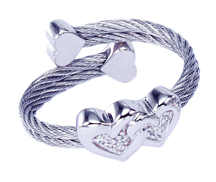 夏利豪CHERIE AMOUR珠寶系列戒指，7,700元。圖／夏利豪提供