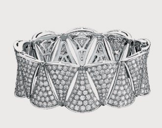 戴在手上的珠寶特別符合現代人愛自己的想法。圖為BVLGARI的DIVA系列鑽石腕...