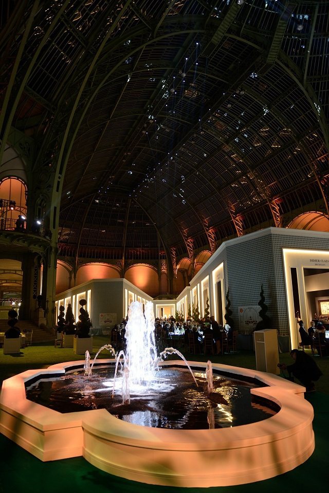 巴黎骨董雙年展的展場，猶如凡爾賽花園。圖／Piaget提供