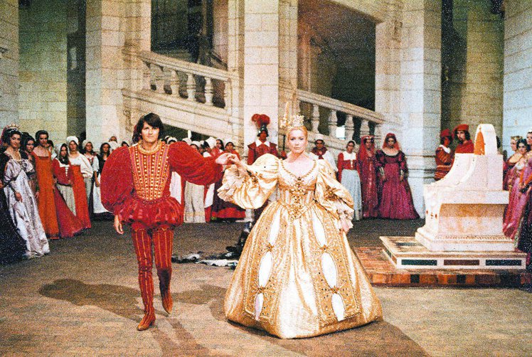 電影「驢皮公主」劇照，圖為公主和王子的婚禮。圖／梵克雅寶提供