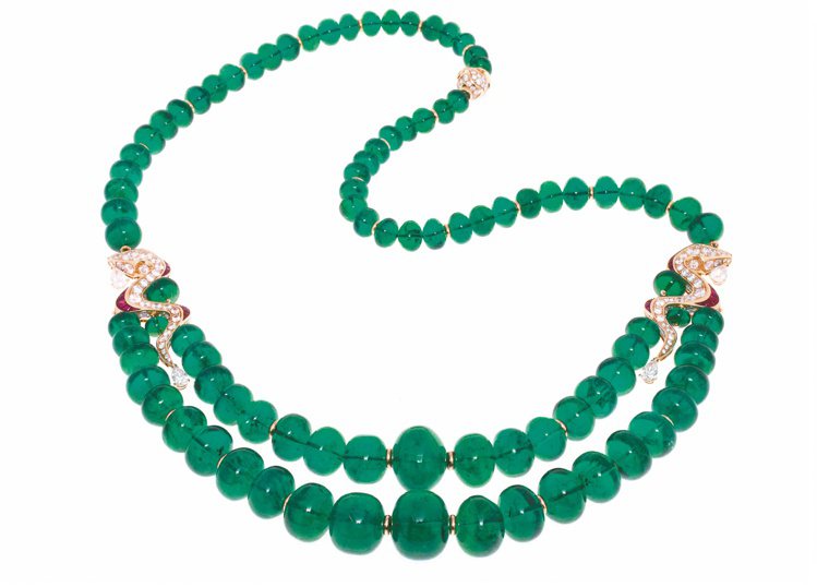 寶格麗頂級祖母綠鑽石項鍊，飾以兩件Serpenti蛇形首飾，約6億6,819萬6,000元。圖／寶格麗提供
