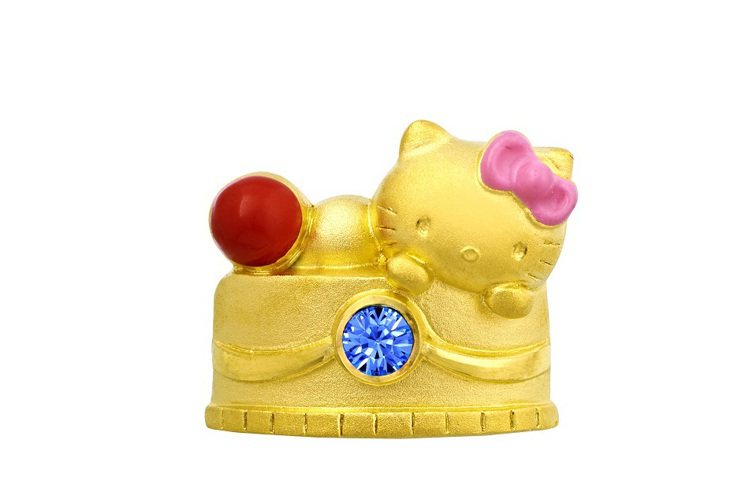 三麗鷗系列 草莓蛋糕Kitty  純金吊墜，11,250元。圖／Just Gold提供