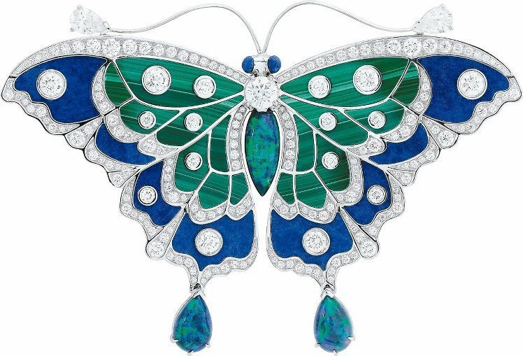 Papillon opale noire胸針，白K金、孔雀石、青金石、黑色蛋白石、鑽石，參考價646萬5,000元。 圖／梵克雅寶提供