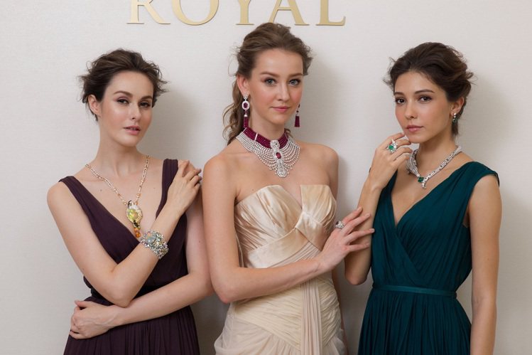 模特兒優雅展演《Cartier Royal 卡地亞皇家之耀》頂級珠寶系列。圖／Cartier提供