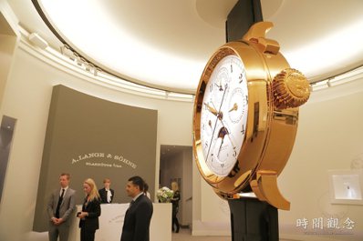2013日內瓦高級鐘錶珠寶展 充滿暖意