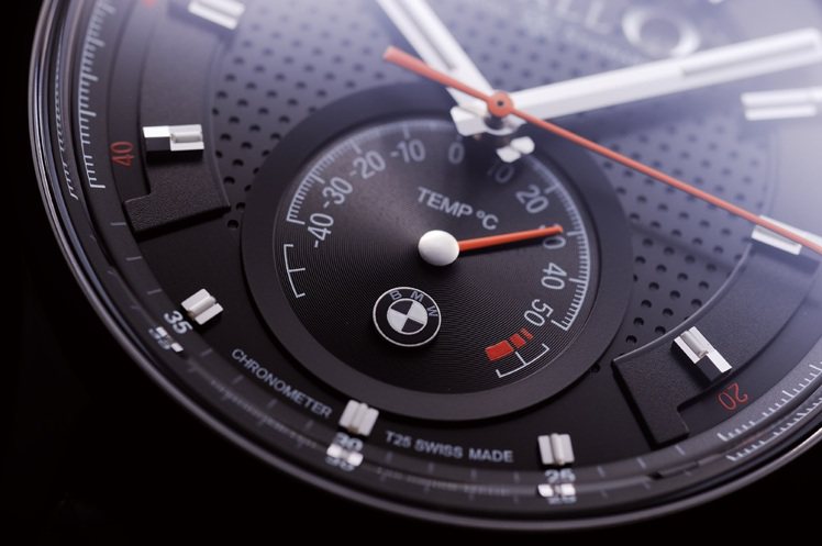 6點鐘方向小錶盤為波爾錶專利的機械測溫計，可測量攝氏50度至零下40度的氣溫。圖／時間觀念
