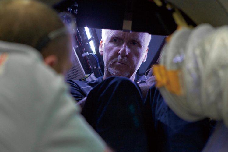 DeepSea Chal lenger的駕駛艙寬僅1 . 1 米空間極為狹小，James Cameron只能蜷著身子在裡頭操縱潛水器進行探測活動。圖／時間觀念
