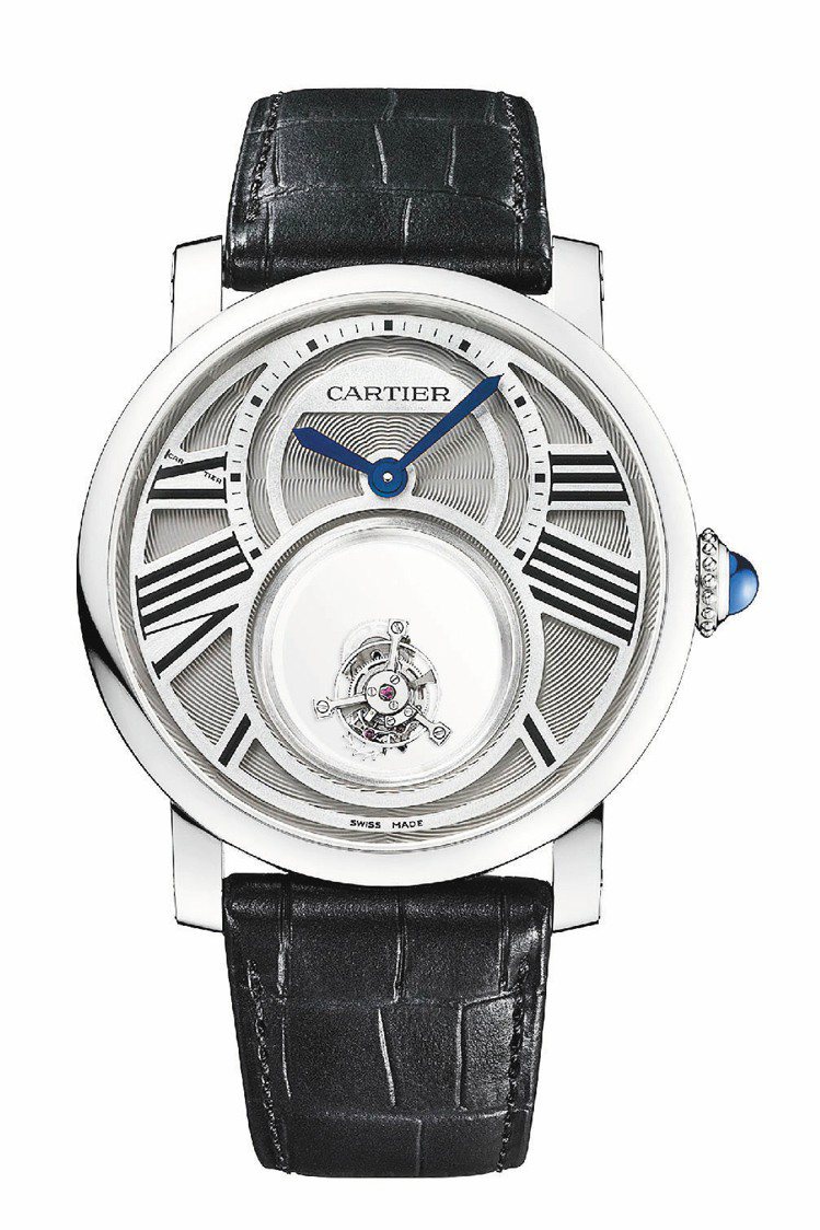 吳奇隆配戴Rotonde de Cartier神秘雙陀飛輪，手動機芯，45mm鉑金表殼，約535萬元。圖／卡地亞提供