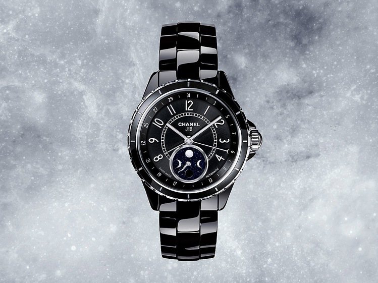 J12 黑色月相腕錶。圖／CHANEL 提供