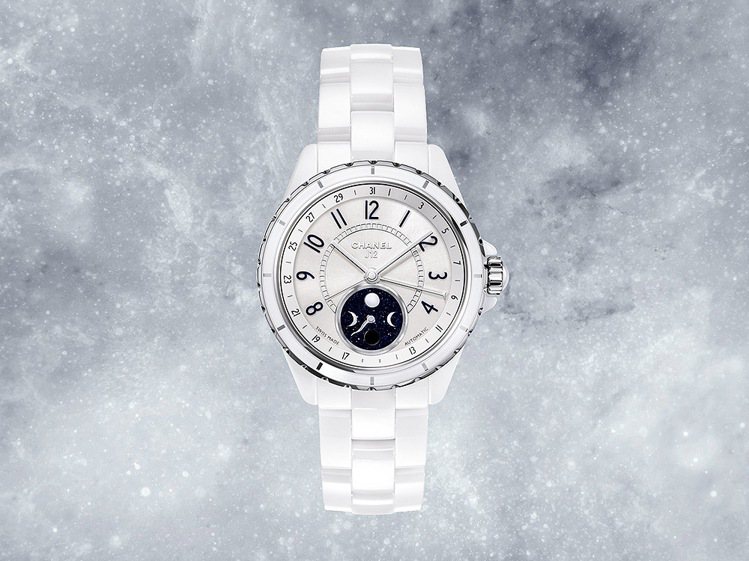 J12 白色月相腕錶。圖／CHANEL 提供