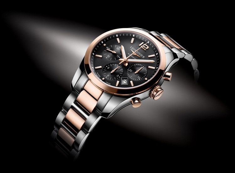 征服者經典系列不鏽鋼與玫瑰金雙色金計時腕表，159,100元。圖／浪琴表提供