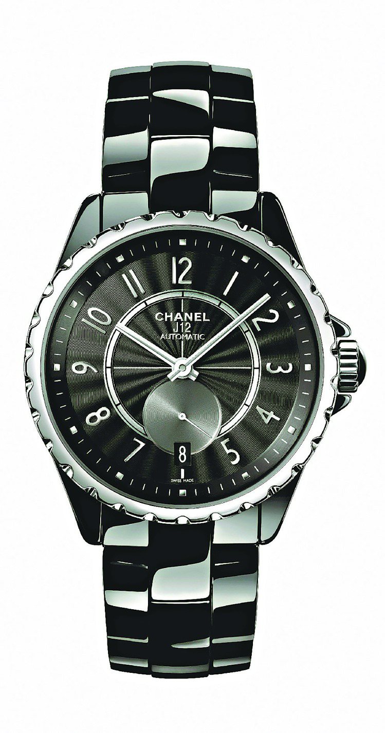 J12-365黑色精鋼腕表，黑色扭索紋表盤，19萬4,000元。圖／香奈兒提供