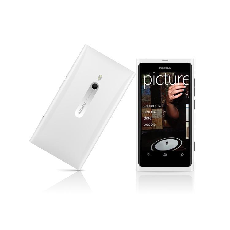 Nokia Lumia 800外型簡約時尚。圖／Nokia提供