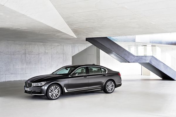 按BMW官方說法，大7系列具備同車無可匹敵的優勢，包括CFRP輕量化車身結構技術...