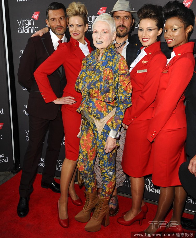 龐克教母 Vivienne Westwood 替維珍航空（Virgin Atlantic）設計空姐制服。圖／達志影像