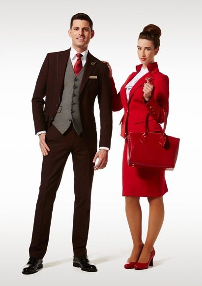 維珍航空（Virgin Atlantic）空姐制服以熱情的大紅色為主題。圖／擷取自pursuitist.com