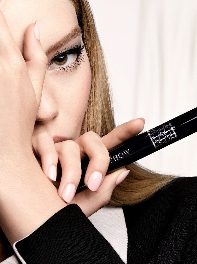迪奧Diorshow後台眼妝系列6色眼線膠筆全線上市，共6色各售900元。圖／迪奧提供