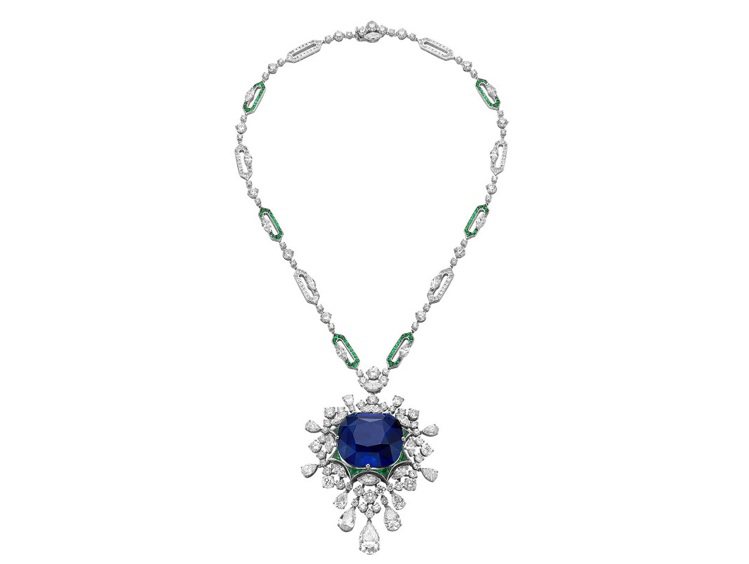 義大利花園Giardini系列愛情天堂頂級藍寶石項鍊，中央為約125.35克拉頂級藍寶石，密鑲約33.18克拉鑽石。圖/寶格麗提供