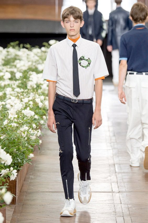 Dior明年春夏男裝仍呈現俐落設計。圖／Dior提供