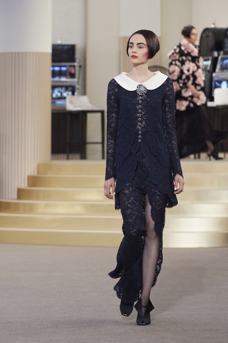 香奈兒在巴黎發表的2015秋冬高級訂製服。圖／CHANEL提供