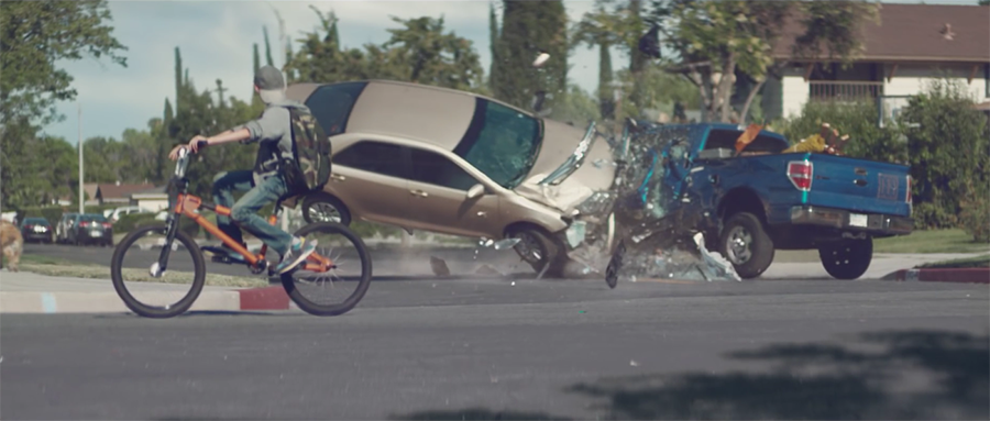 車禍也可能造成一旁目擊者心靈的創傷。 摘自 AT&T影片