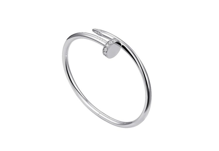 卡地亞JUSTE UN CLOU系列手環，白K金鋪鑲鑽石，參考價約40萬4,000元。圖／卡地亞提供