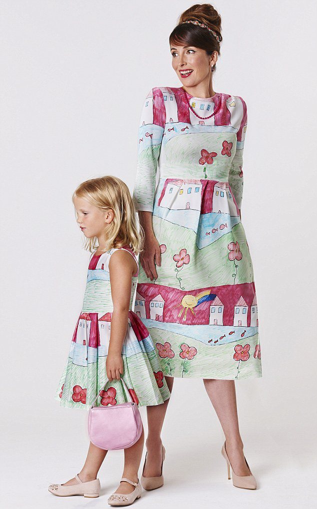 一名 5 歲的女孩 Martha 為自己和媽媽畫出Dolce & Gabbana洋裝。圖／擷自每日郵報