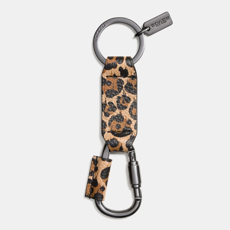 COACH Wild Beast Carabiner鑰匙鍊，售價3,500元。圖／COACH提供