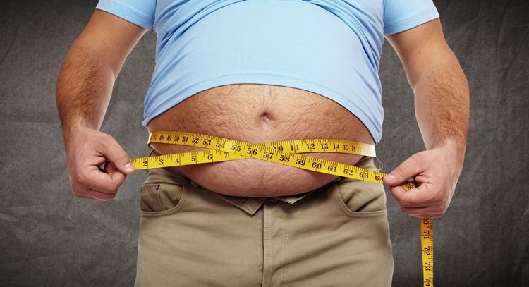 熬夜、過度勞累易導致肥胖體質，對健康影響甚大。<br />圖片來源／123RF