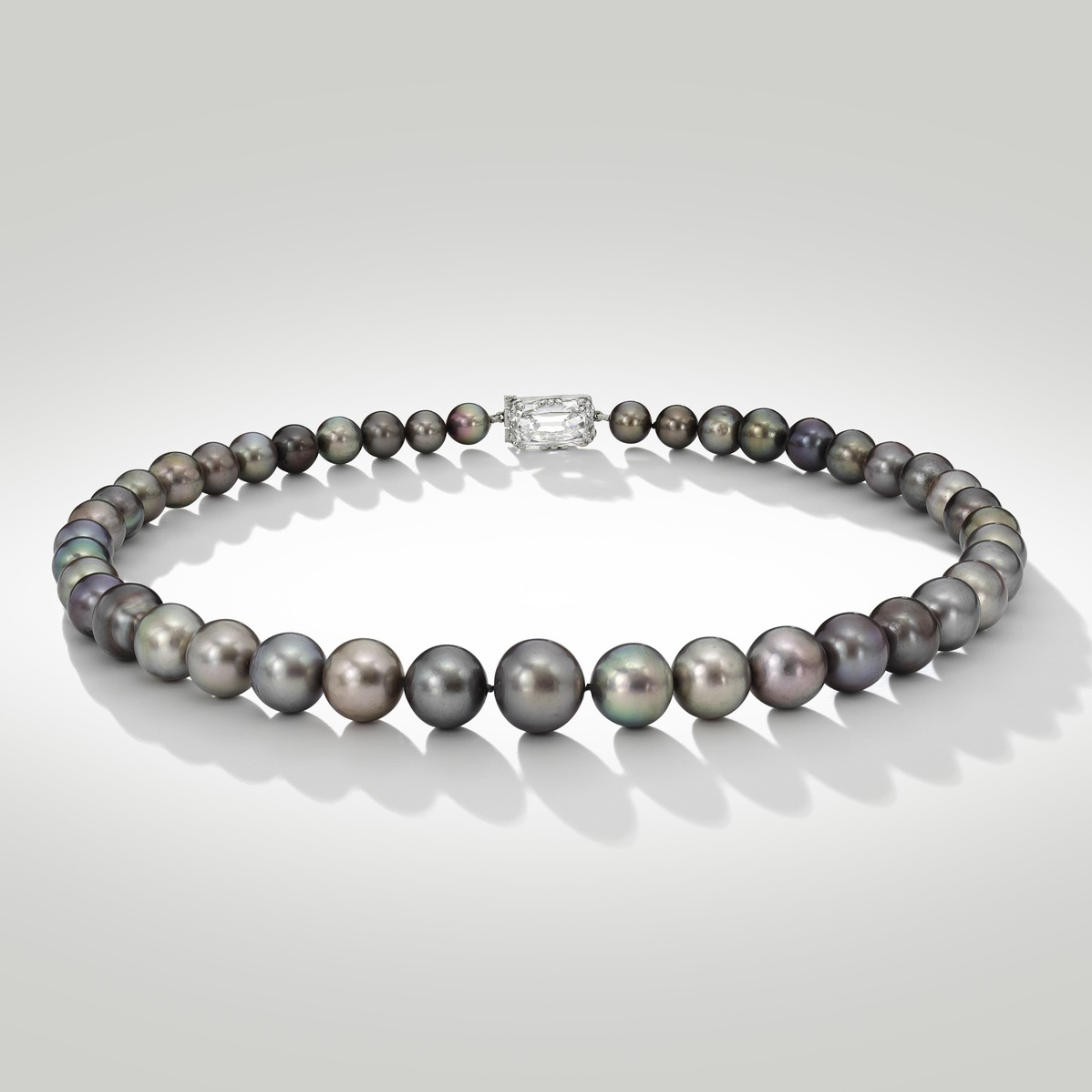 地表最美「灰珍珠」 香港蘇富比拍賣