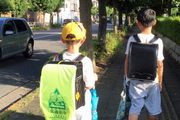 【小玉物語】讓孩子自己走路上學，沒那麼簡單