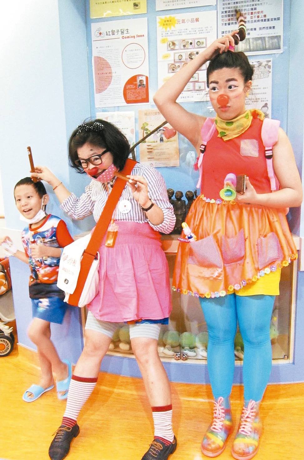台灣沙丁龐客劇團預計今年成立「紅鼻子醫生協會」，藉由小丑表演結合醫療倫理，關懷住院病童、家屬及醫護人員，在冰冷的病房中注入溫暖。
