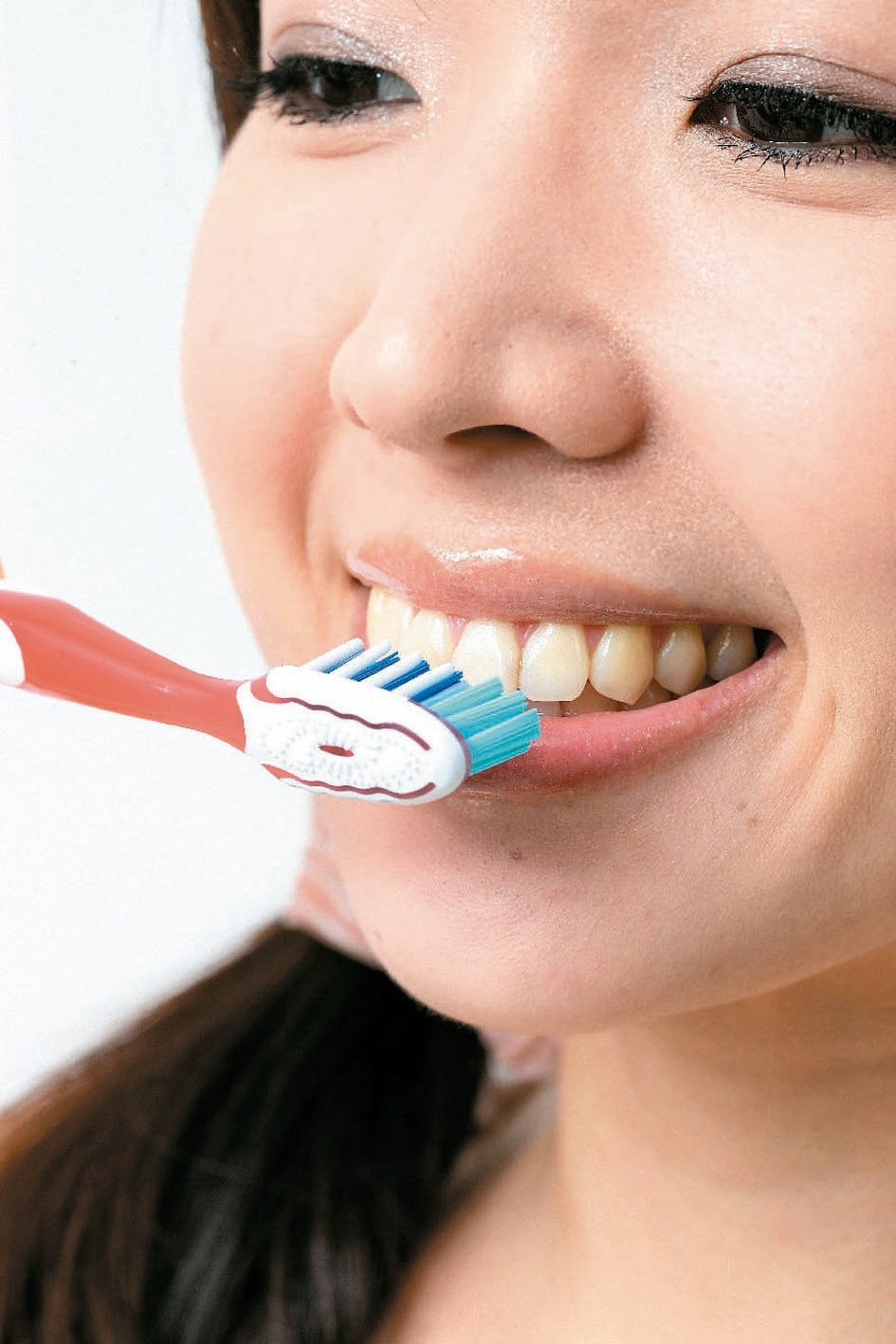 「刷牙竟刷出一灘鮮血」，追根究底後，才發現是服用的抗凝血劑所起的副作用。